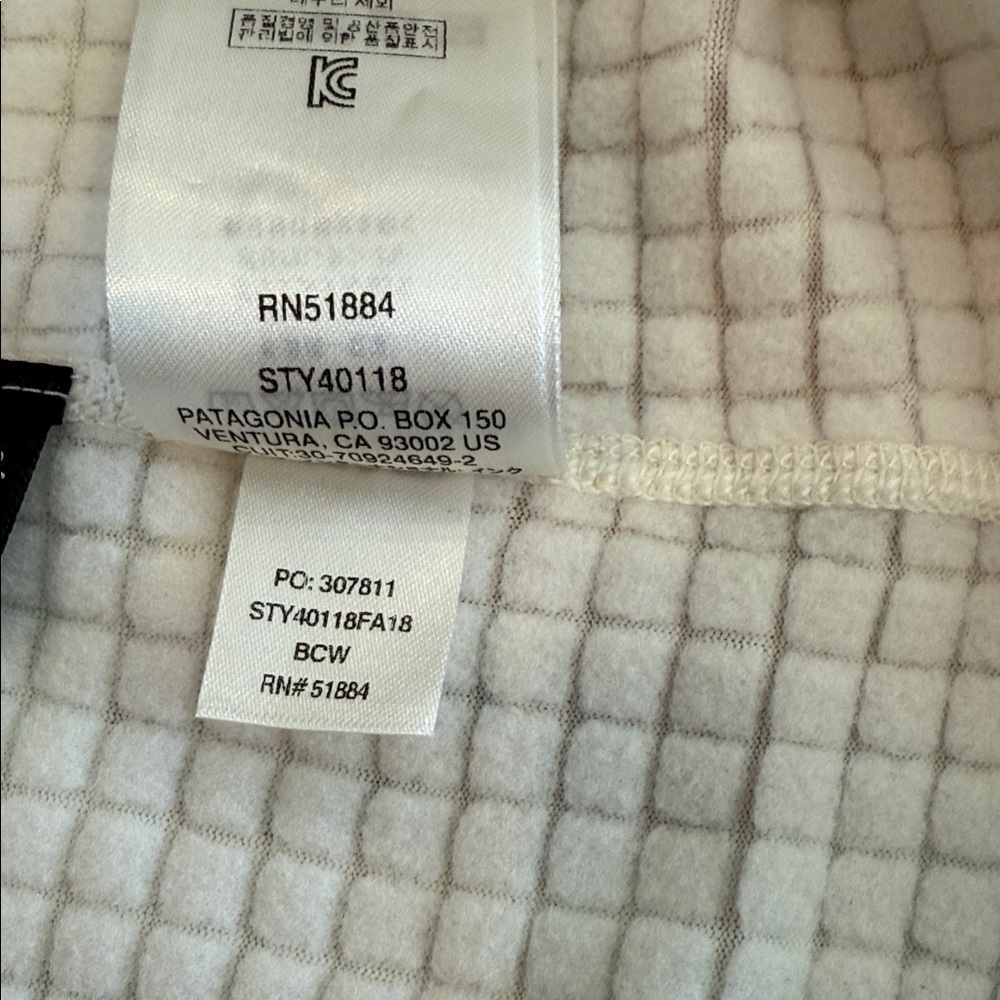 Patagonia | W's R1® Quarter-Zip Fleece Pullover | Birch White | Large | #40118 - Picture 11 of 11